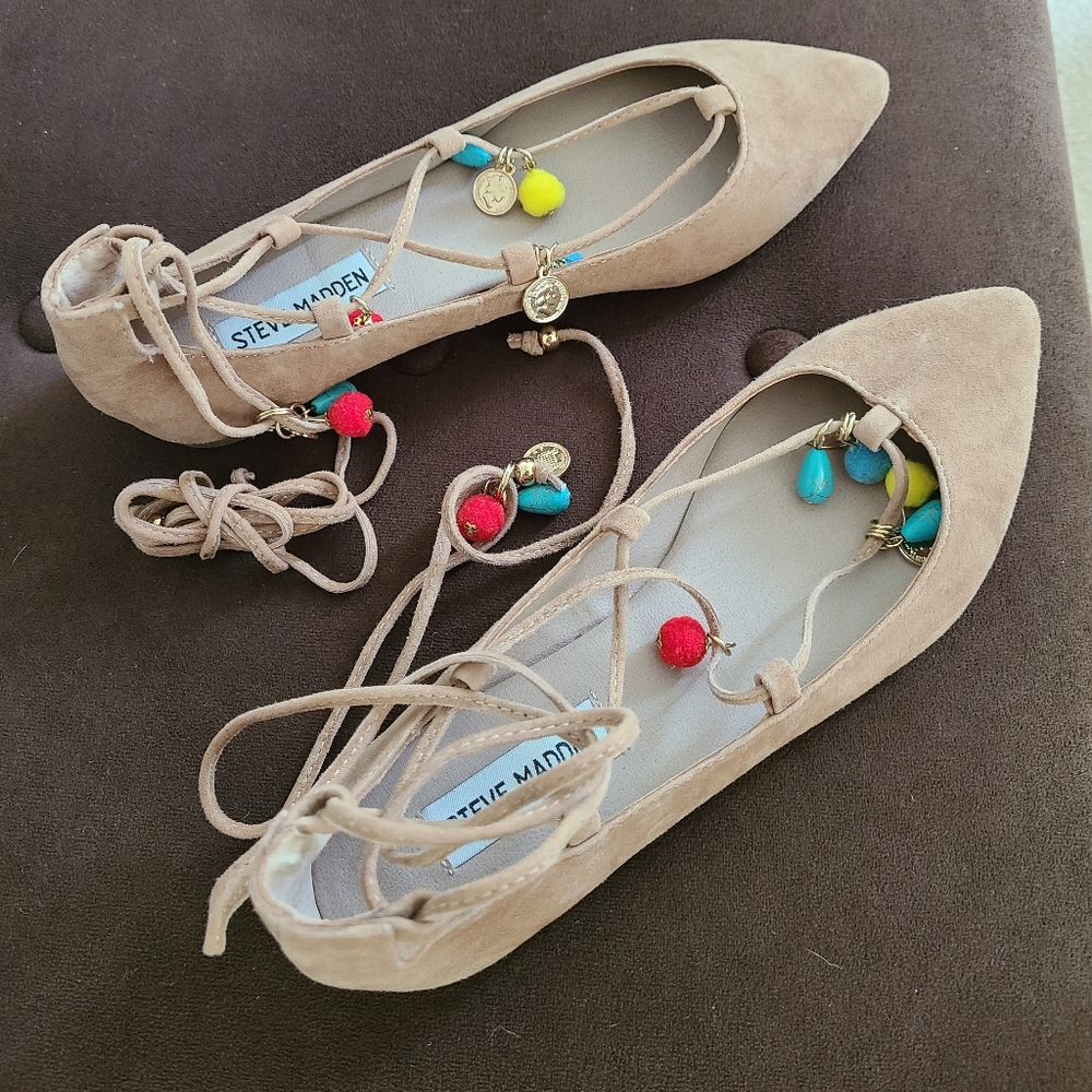 Steve Madden Eleanorr beaded lace up flats brand new tan